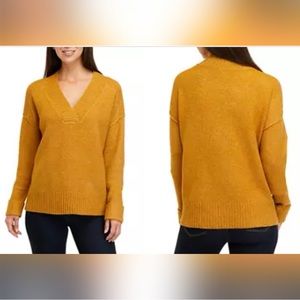 JOAN VASS NEW YORK  V-Neck‎ Sweater